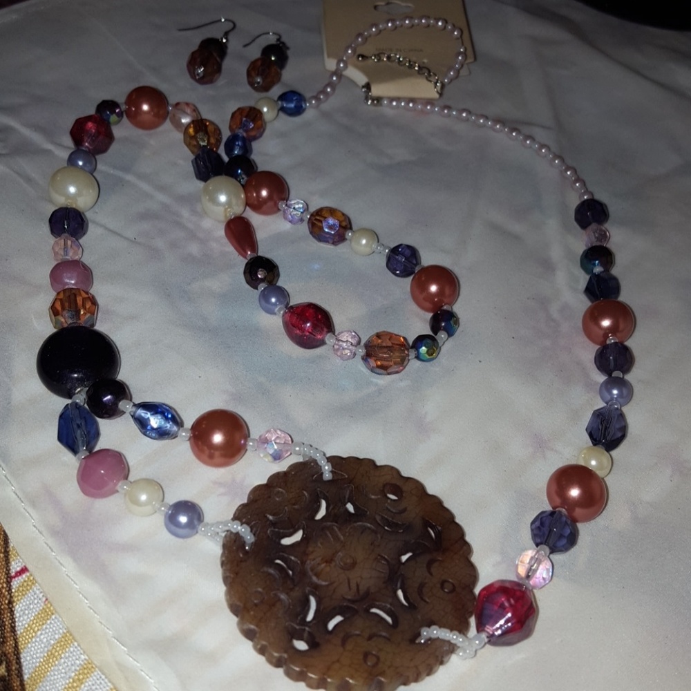 2pc NW vintage carved coral pendantNECKLACE earring set multi color beads 34”